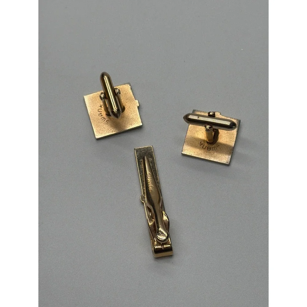 Swank Vintage Mens Gold Tone Ribbed Red Rhinestone Cufflinks and‎ Tie Clip Set